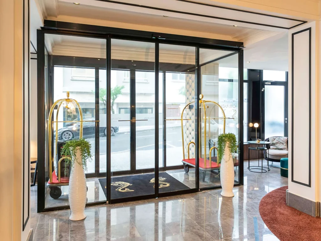 Hôtel Plaza - Photo N°1